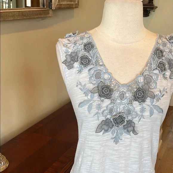 Gray Embellished Tank Top with Floral Details - Picture 9 of 15